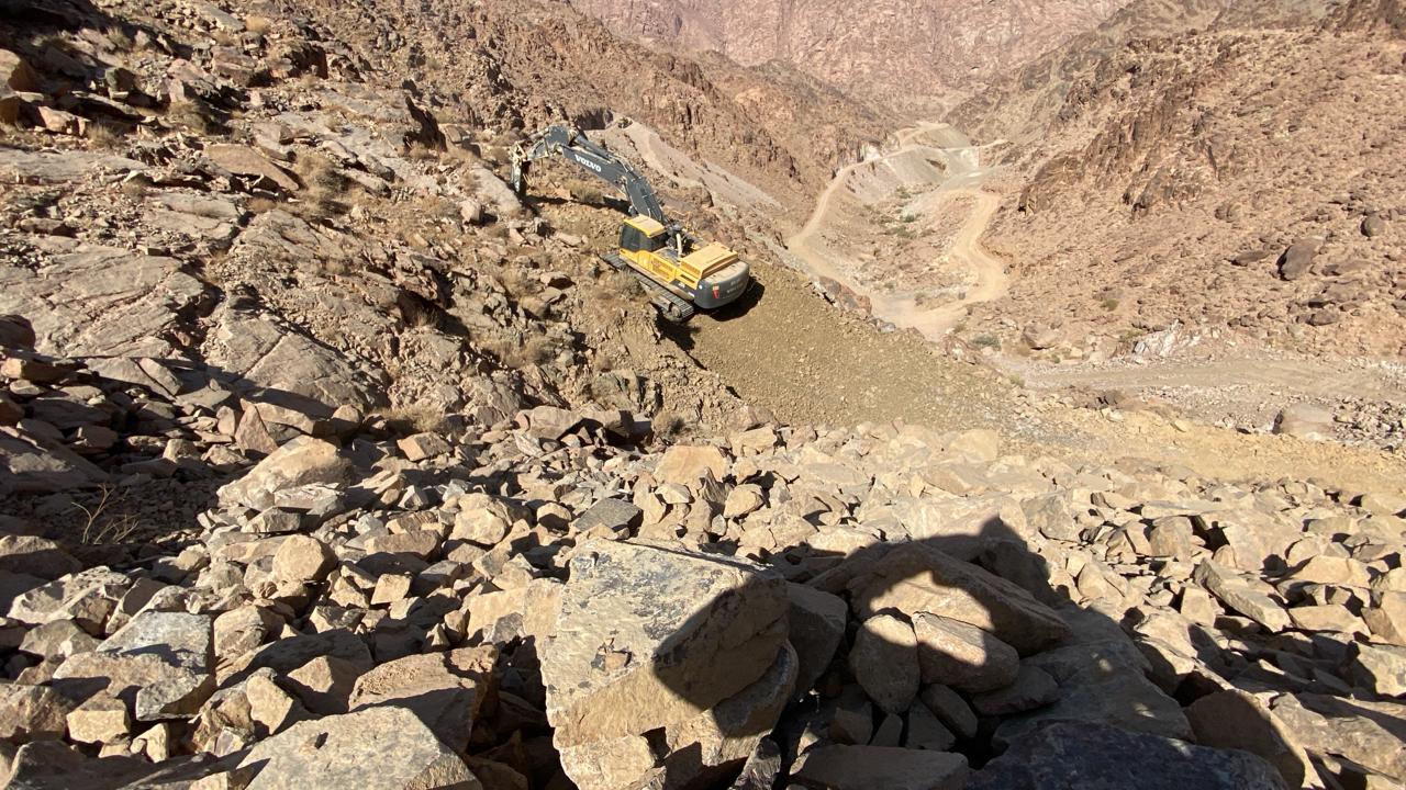 صورة من نيوم OHTL — طرق الوصول والأعمال الترابية